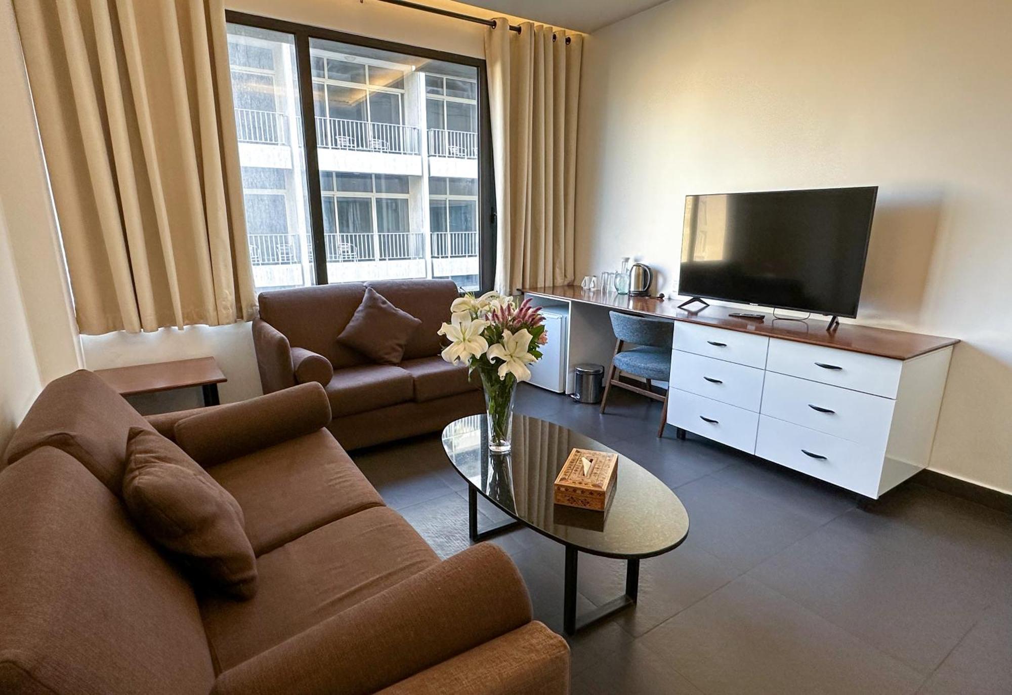 Hamra Urban Gardens Hotel Beirut Bagian luar foto