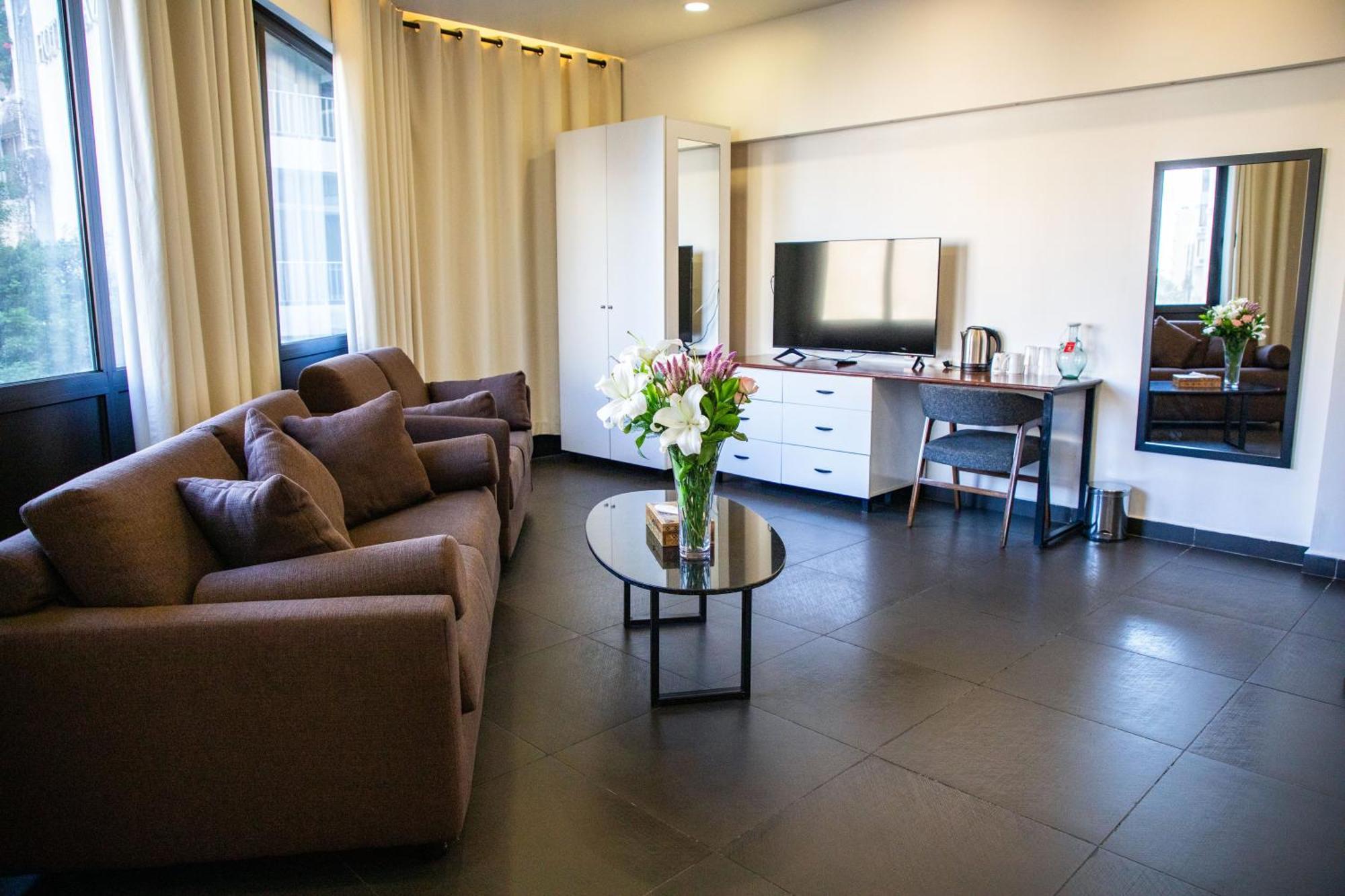 Hamra Urban Gardens Hotel Beirut Bagian luar foto